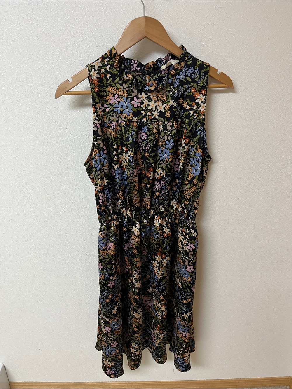 Betsy’s Boutique Shop Sleeveless Black Floral Midi Dress women’s size M